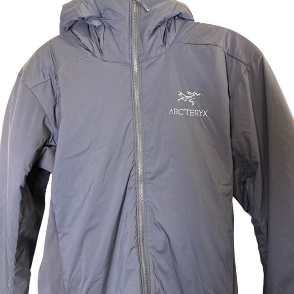 NWT Arc'teryx Men’s Atom Navy Jacket sz S - Picture 1 of 16